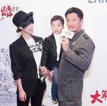年轻的妈妈朋友2